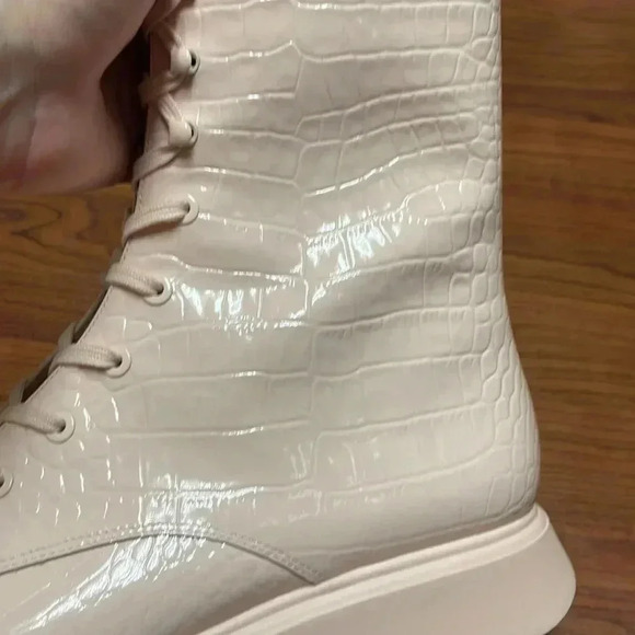 Stuart Weitzman Mckenzee Croc Embossed Leather Ankle Boots, size 40 - Picture 7 of 14